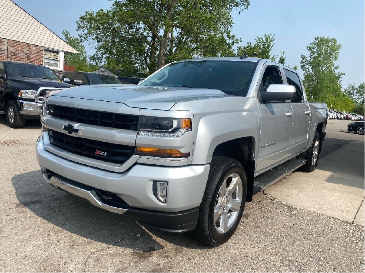 2017 Chevrolet Silverado 1500 LT Photo2