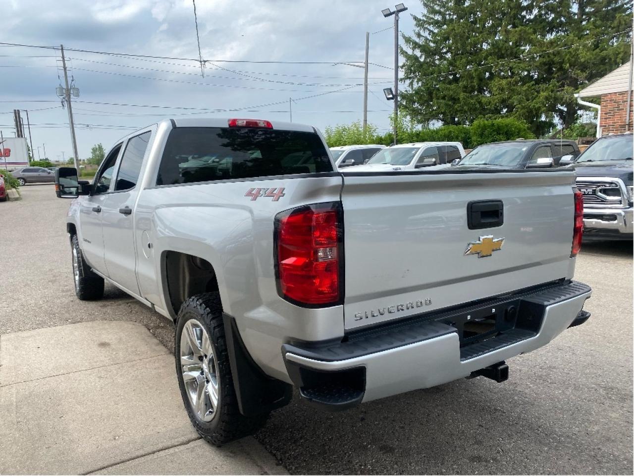 2018 Chevrolet Silverado 1500 Very Well Maintained, Drives Great !! Photo4