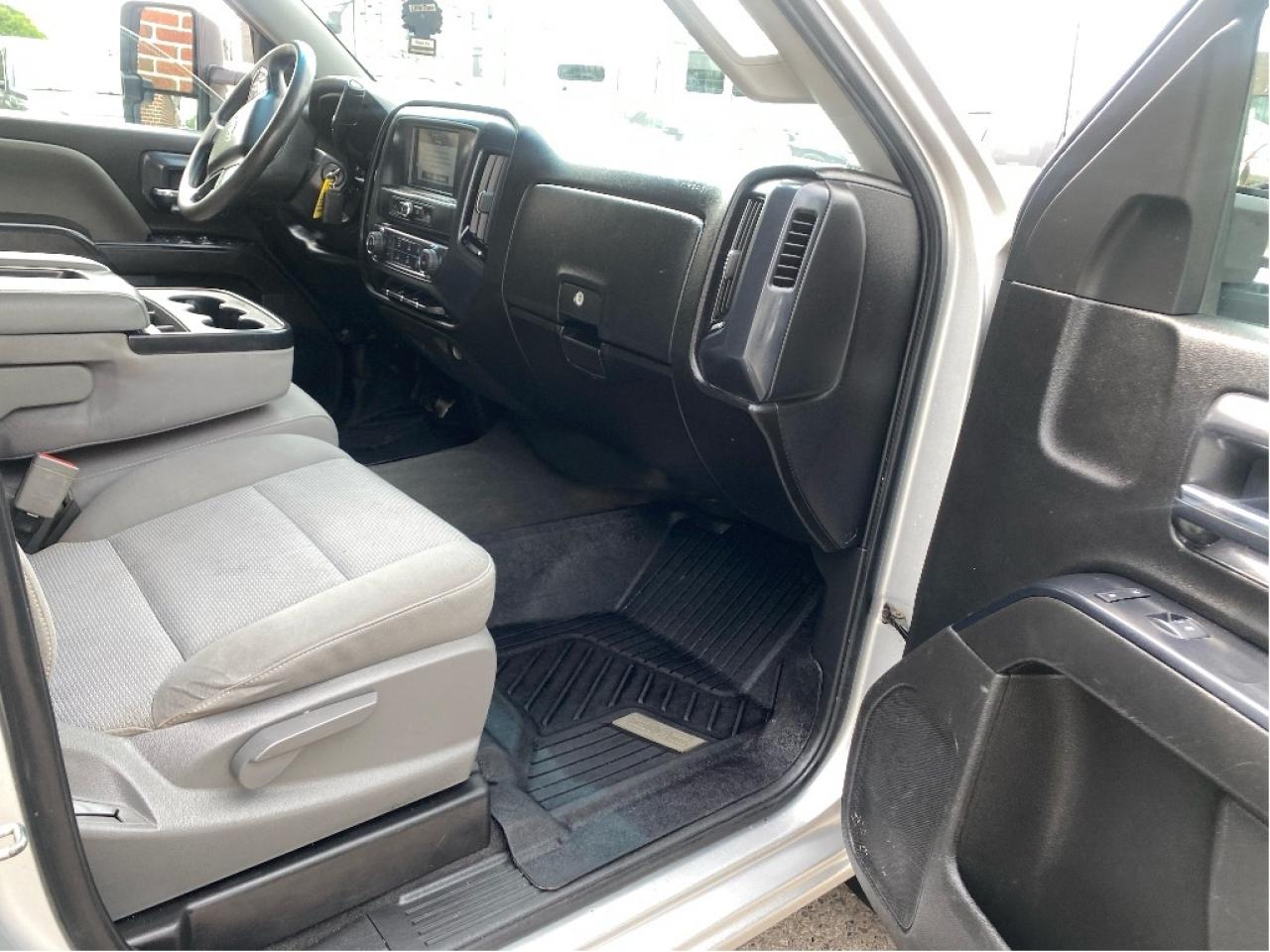 2018 Chevrolet Silverado 1500 Very Well Maintained, Drives Great !! Photo