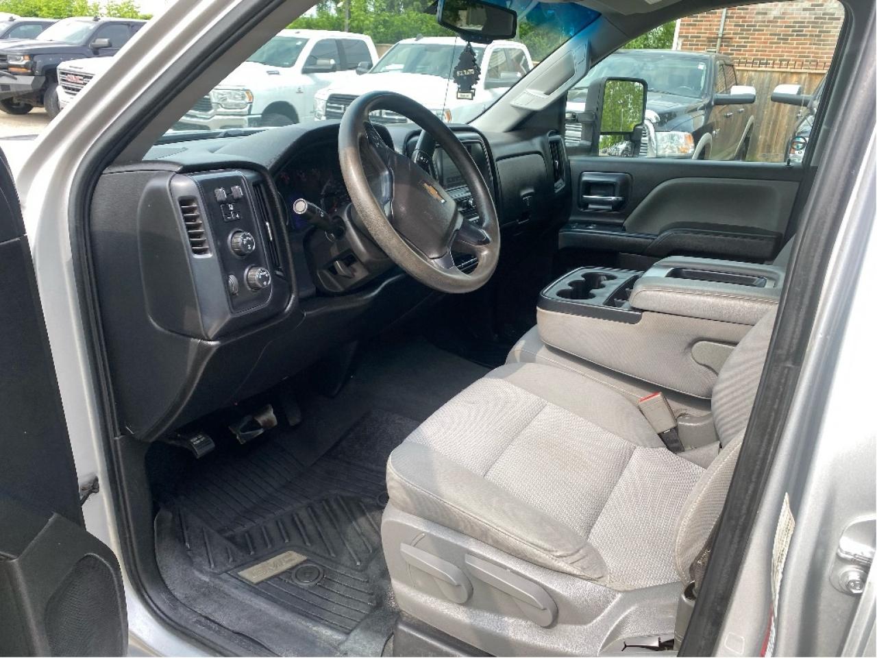 2018 Chevrolet Silverado 1500 Very Well Maintained, Drives Great !! Photo