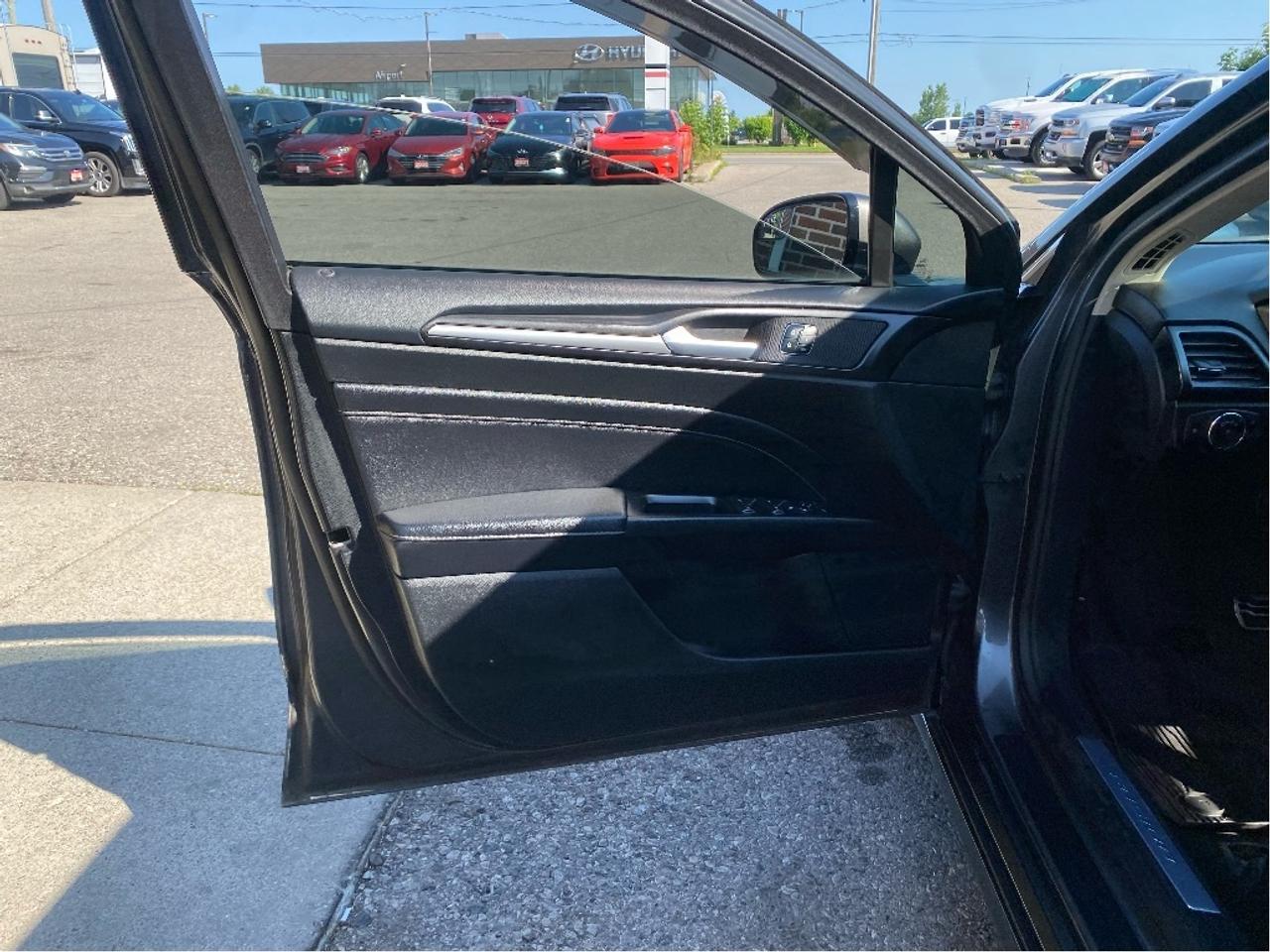 2017 Ford Fusion Titanium, Fully Loaded, No Accidents Photo