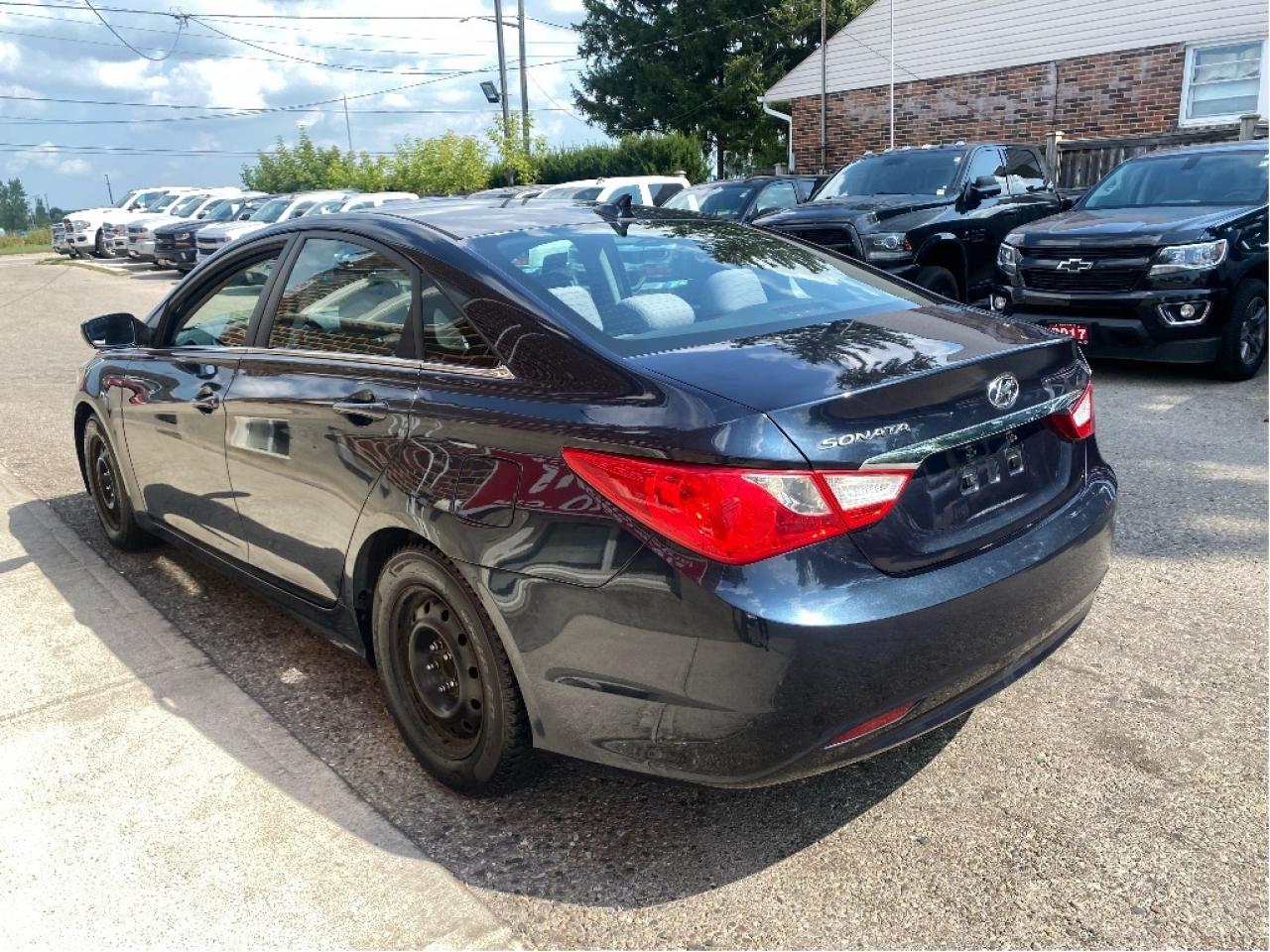 2013 Hyundai Sonata GL, One Owner, No Accidents, Two Sets of Tires Photo3