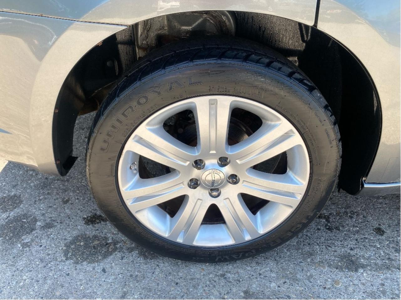 2013 Chrysler 200 Touring, No Accidents, Very Well Maintaied Photo