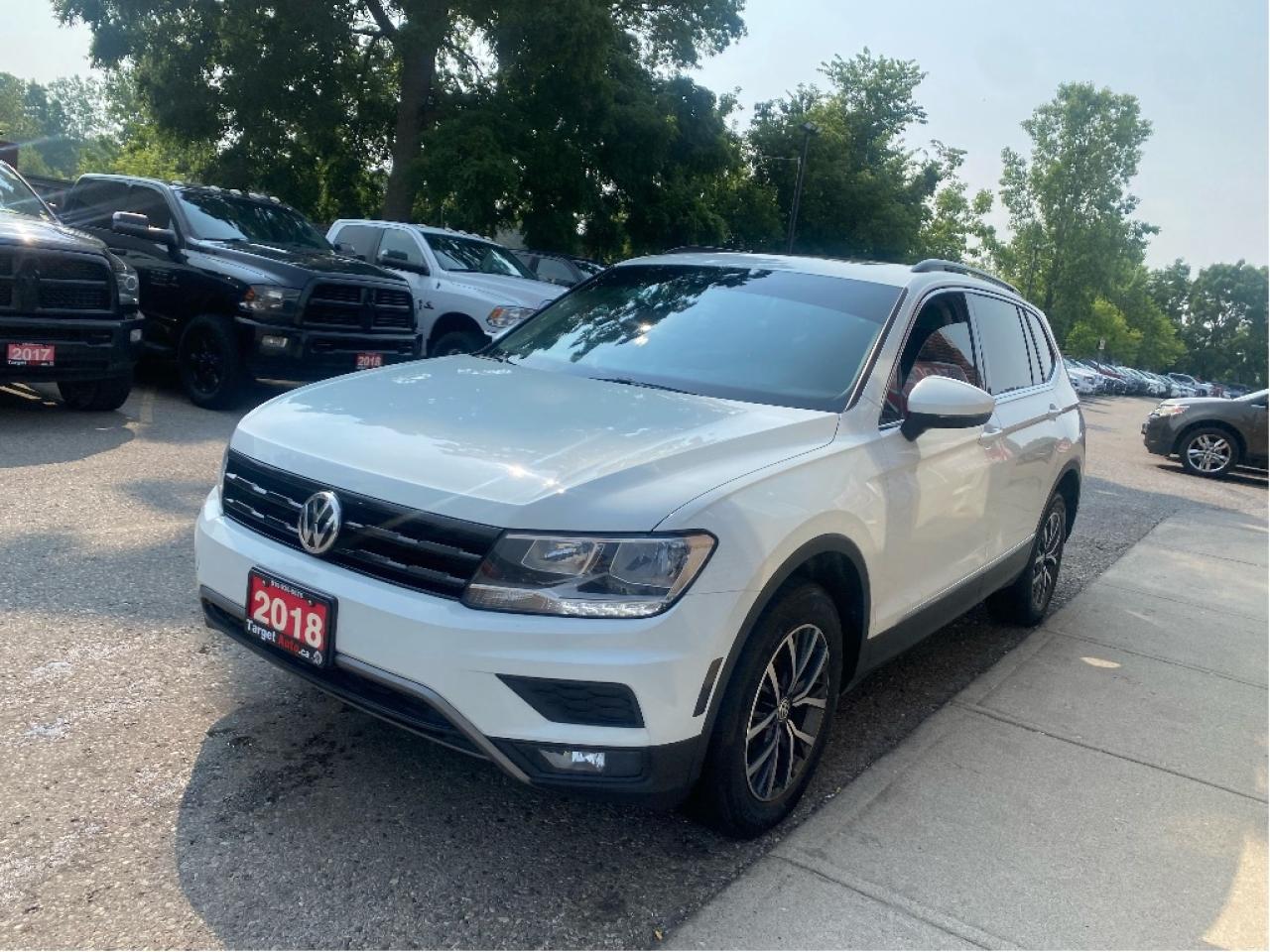 2018 Volkswagen Tiguan COMFORTLINE Photo2