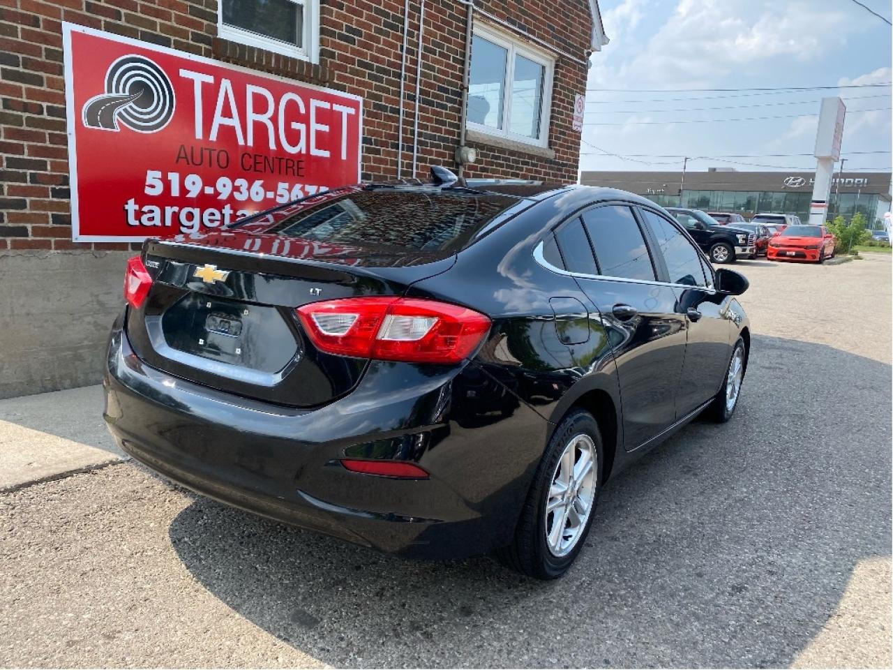 2017 Chevrolet Cruze LT Photo