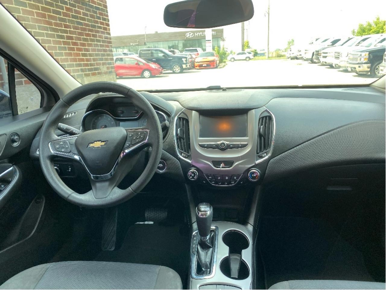 2017 Chevrolet Cruze LT Photo