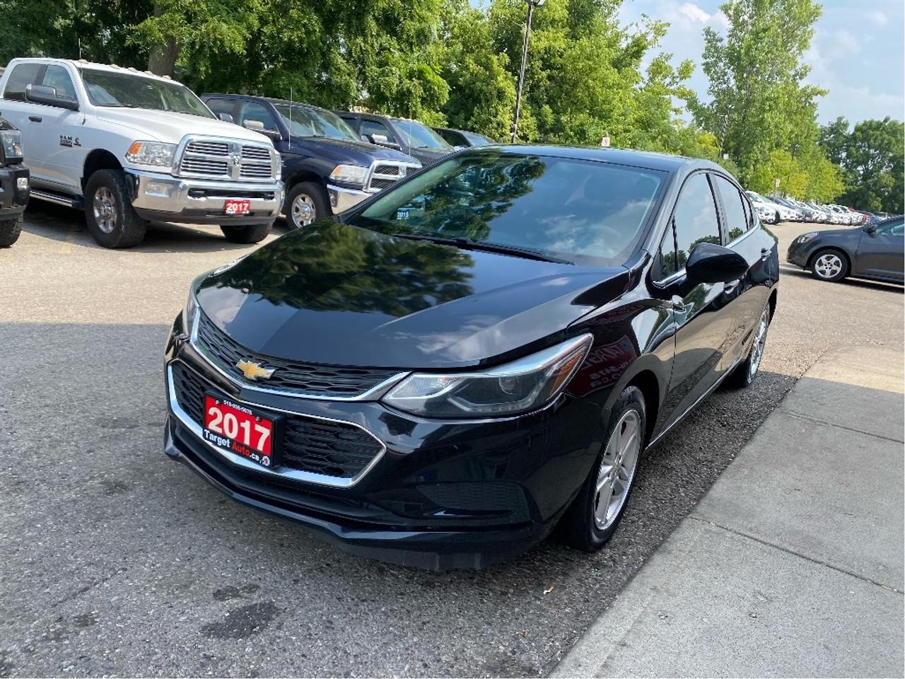 2017 Chevrolet Cruze LT Photo2