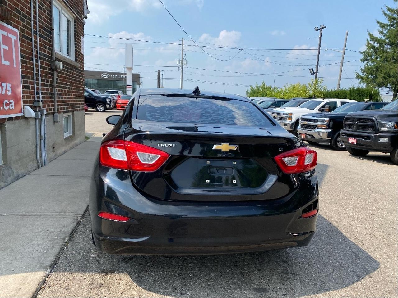 2017 Chevrolet Cruze LT Photo