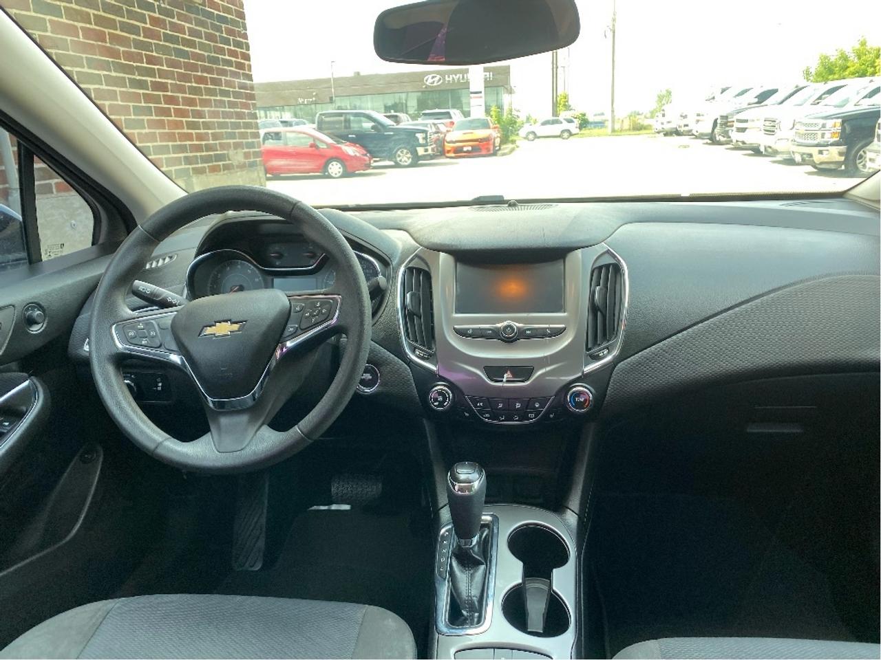 2017 Chevrolet Cruze LT Photo