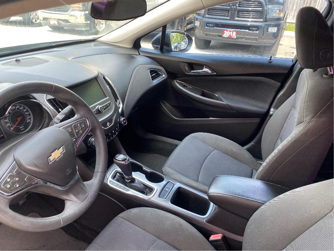 2017 Chevrolet Cruze LT Photo