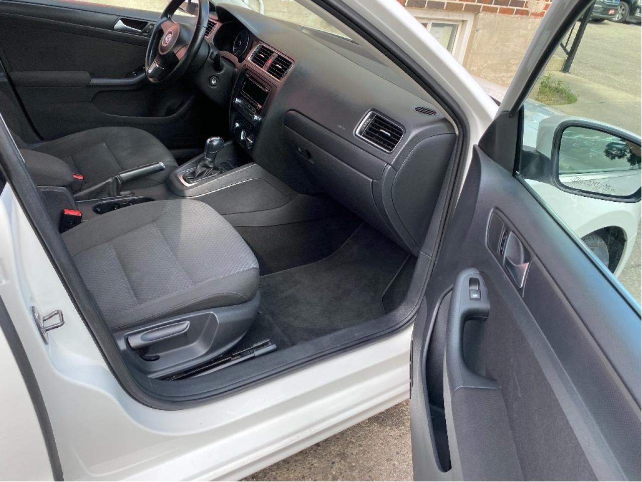 2012 Volkswagen Jetta Sedan TDI Diesel Photo