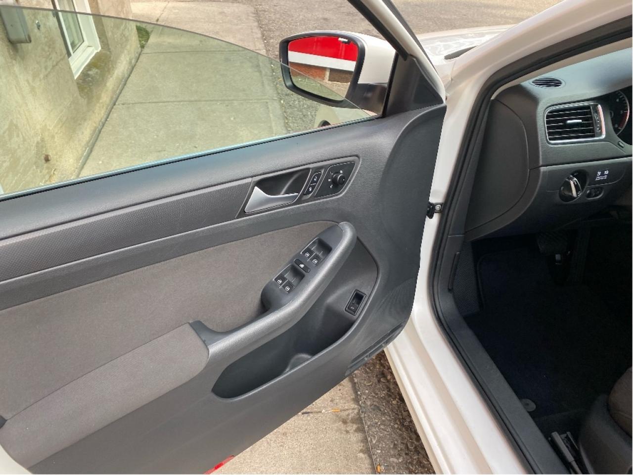 2012 Volkswagen Jetta Sedan TDI Diesel Photo