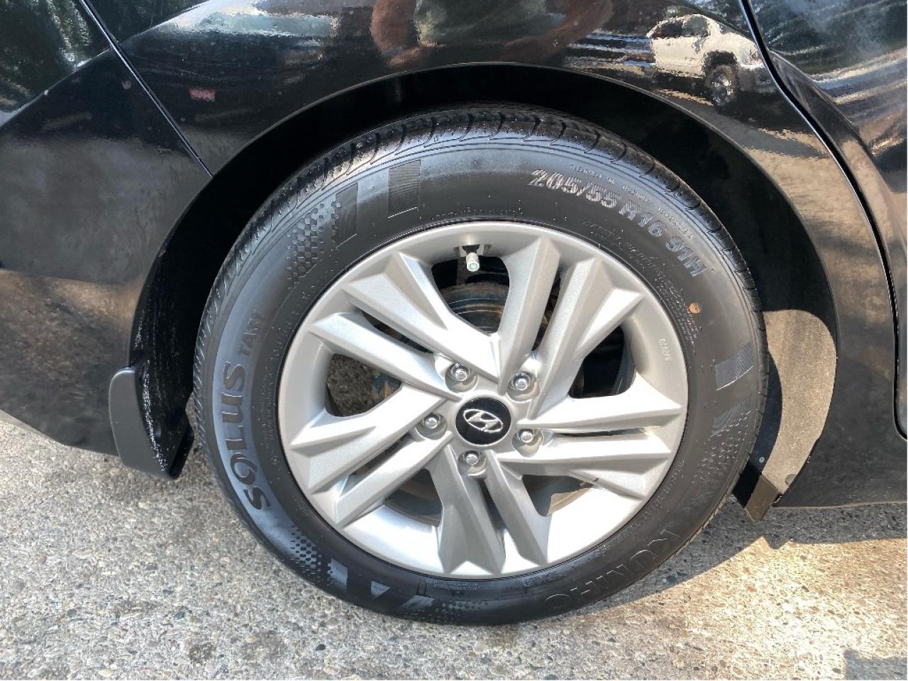 2020 Hyundai Elantra Preferred Photo