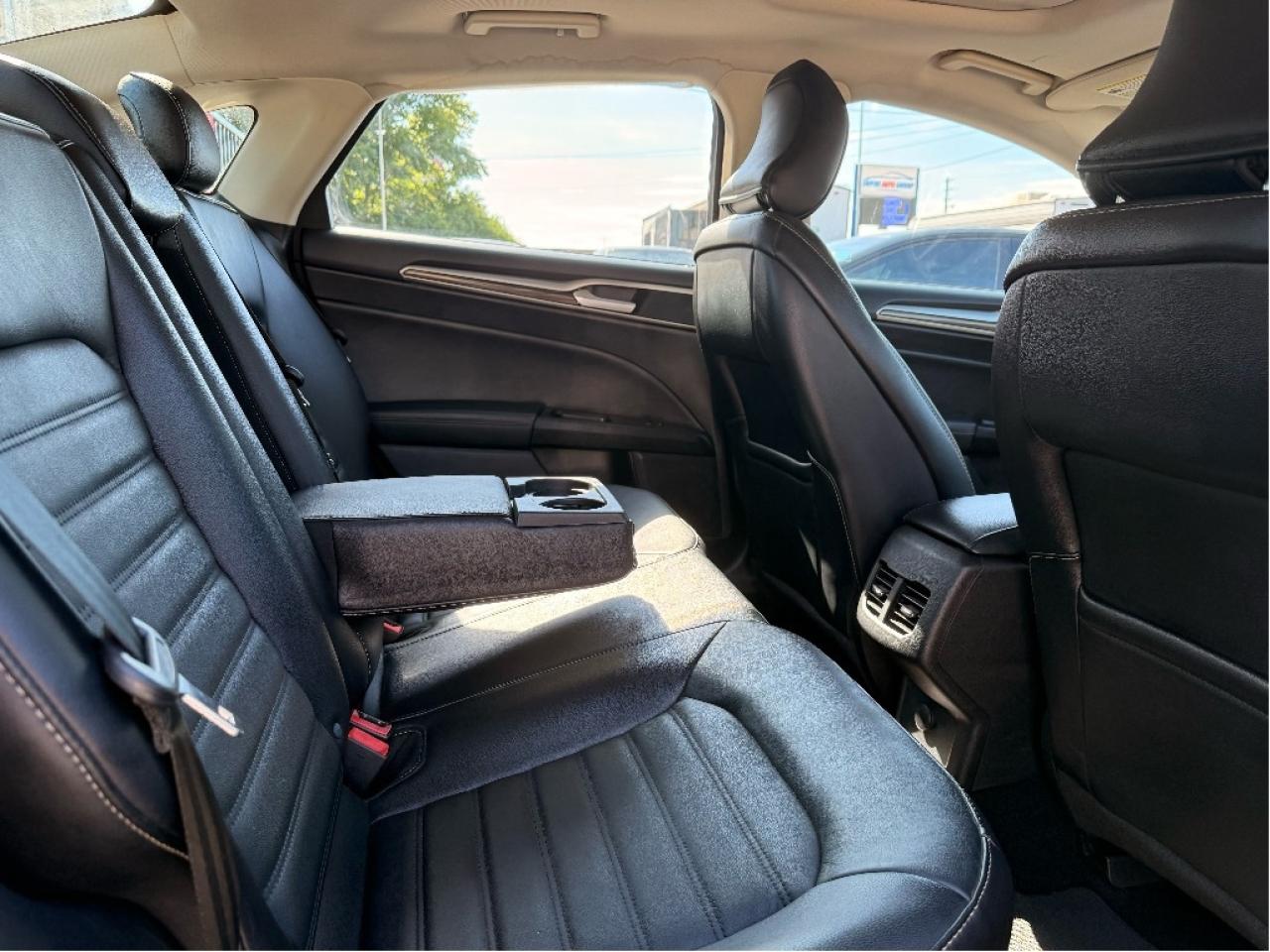 2017 Ford Fusion SE Photo