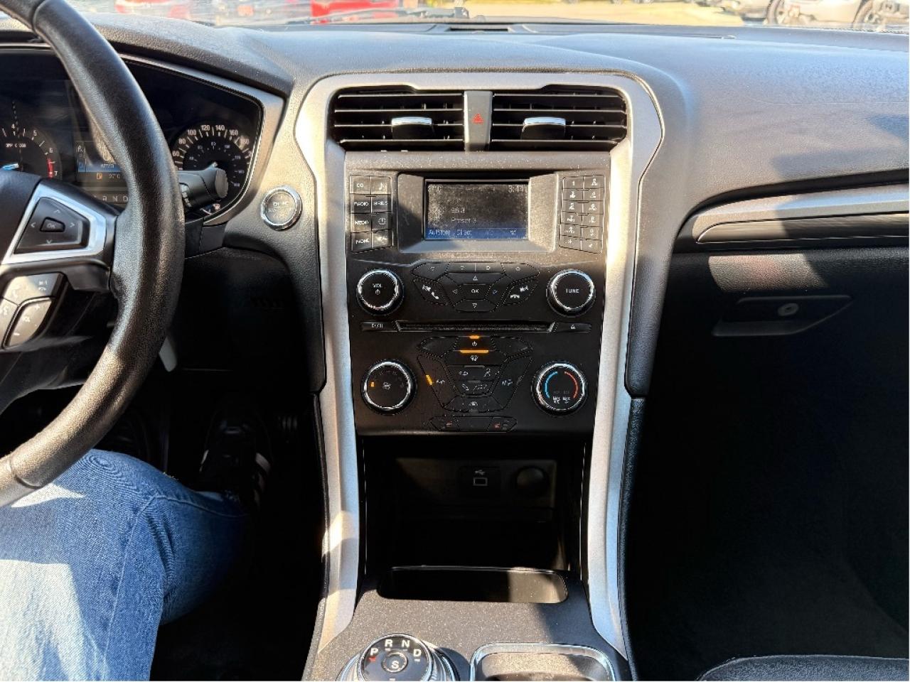 2017 Ford Fusion SE Photo