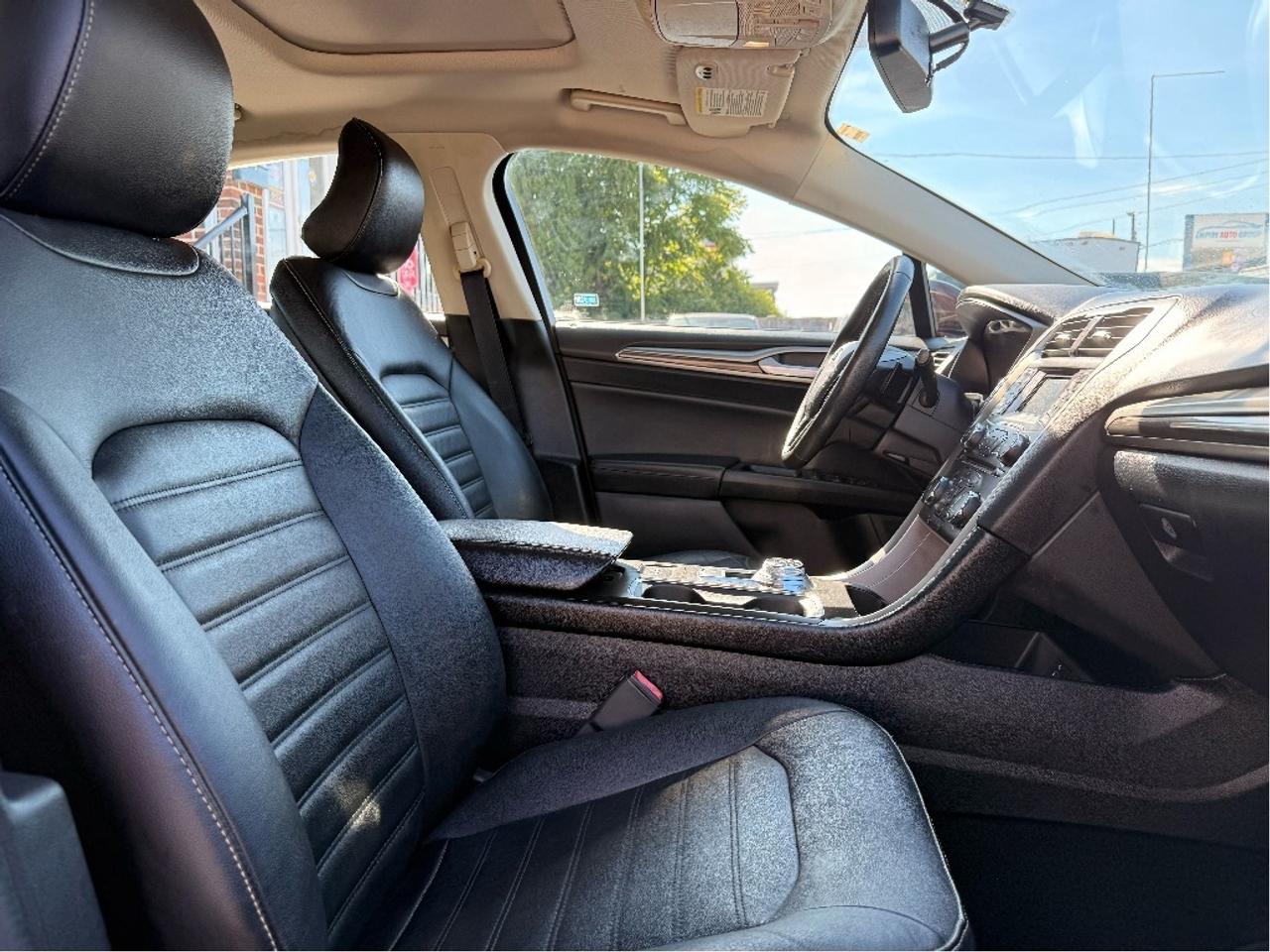 2017 Ford Fusion SE Photo