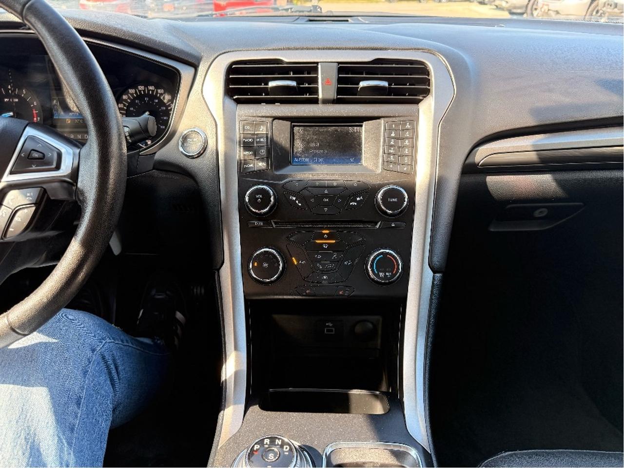 2017 Ford Fusion SE Photo