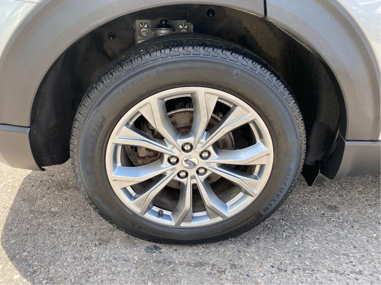 2020 Ford Explorer XLT Photo