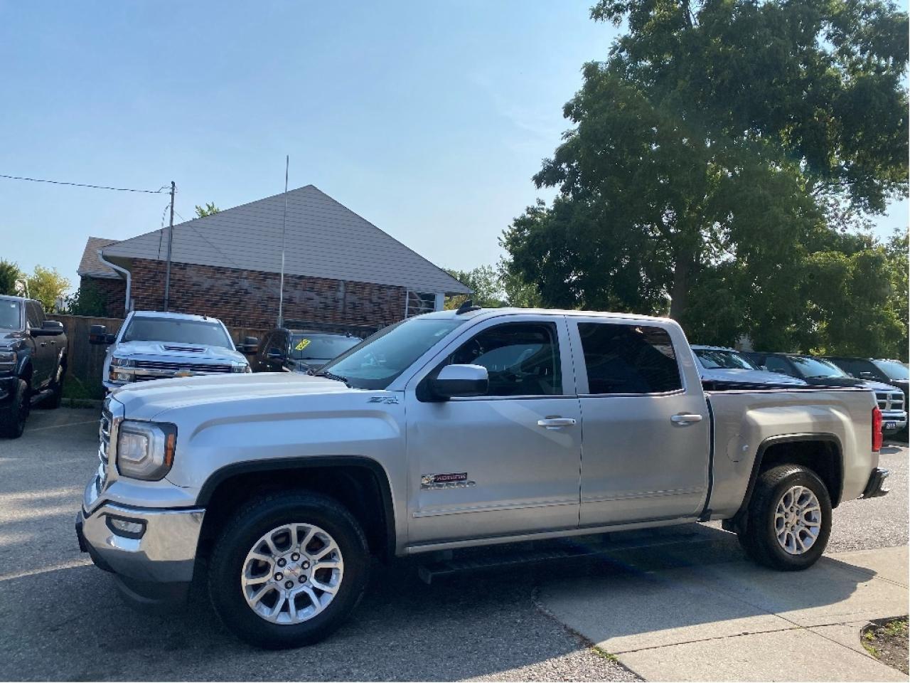 2017 GMC Sierra 1500 SLE Photo3