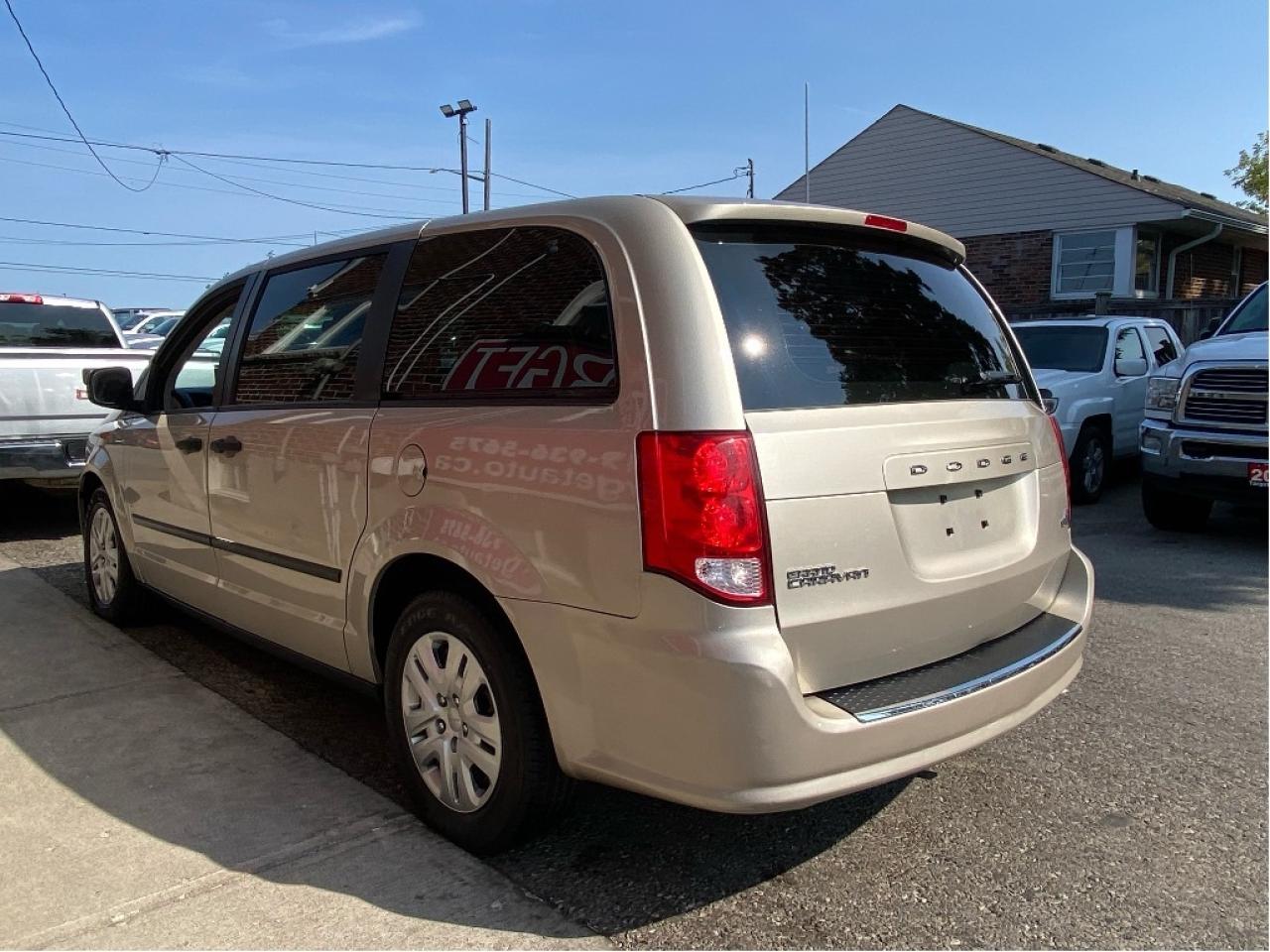 2016 Dodge Grand Caravan Low mileage, Very Well Maintained !! Photo3