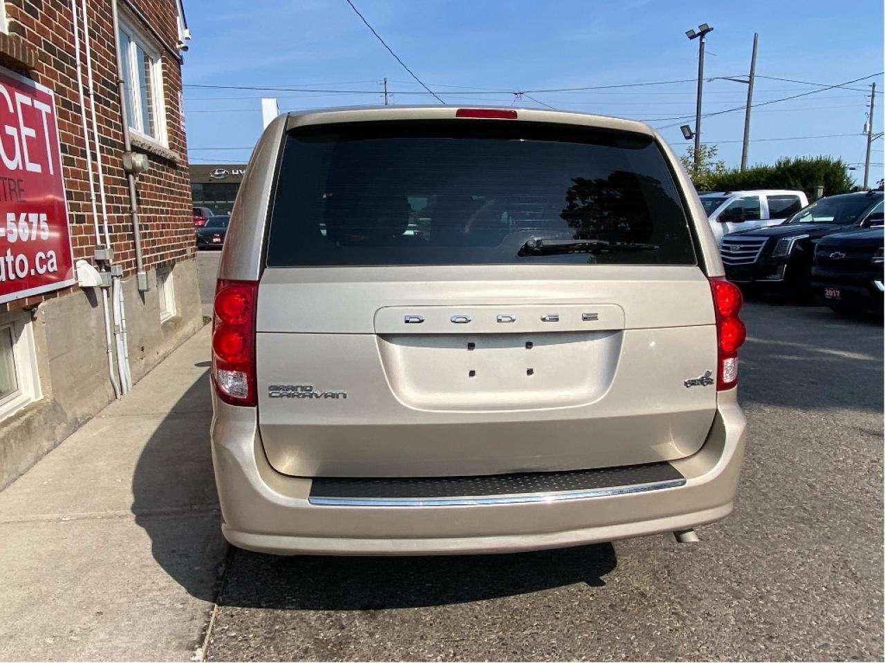 2016 Dodge Grand Caravan Low mileage, Very Well Maintained !! Photo