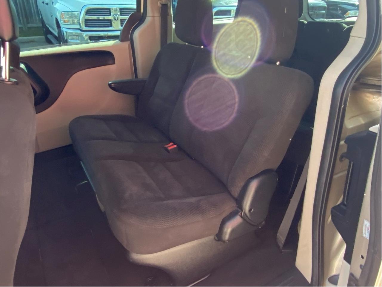 2016 Dodge Grand Caravan Low mileage, Very Well Maintained !! Photo