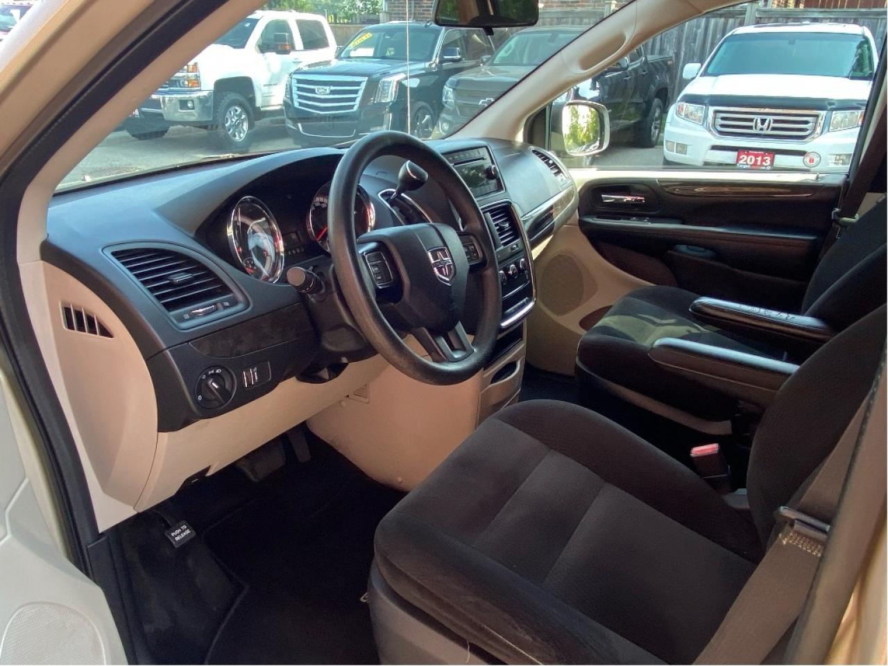 2016 Dodge Grand Caravan Low mileage, Very Well Maintained !! Photo