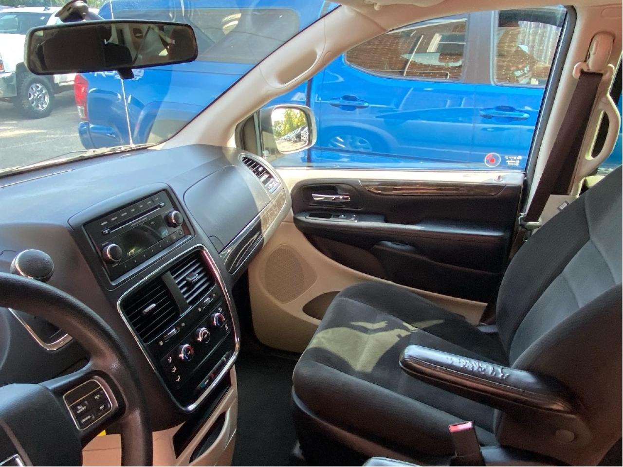 2016 Dodge Grand Caravan Low mileage, Very Well Maintained !! Photo