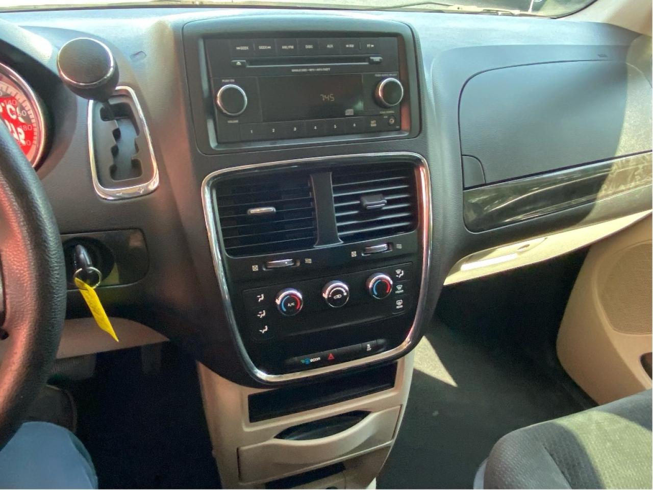 2016 Dodge Grand Caravan Low mileage, Very Well Maintained !! Photo