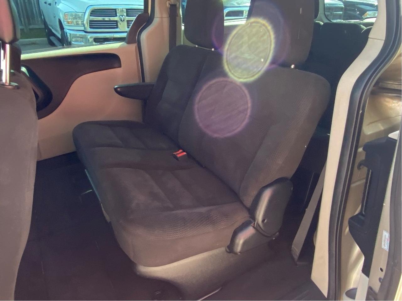 2016 Dodge Grand Caravan Low mileage, Very Well Maintained !! Photo