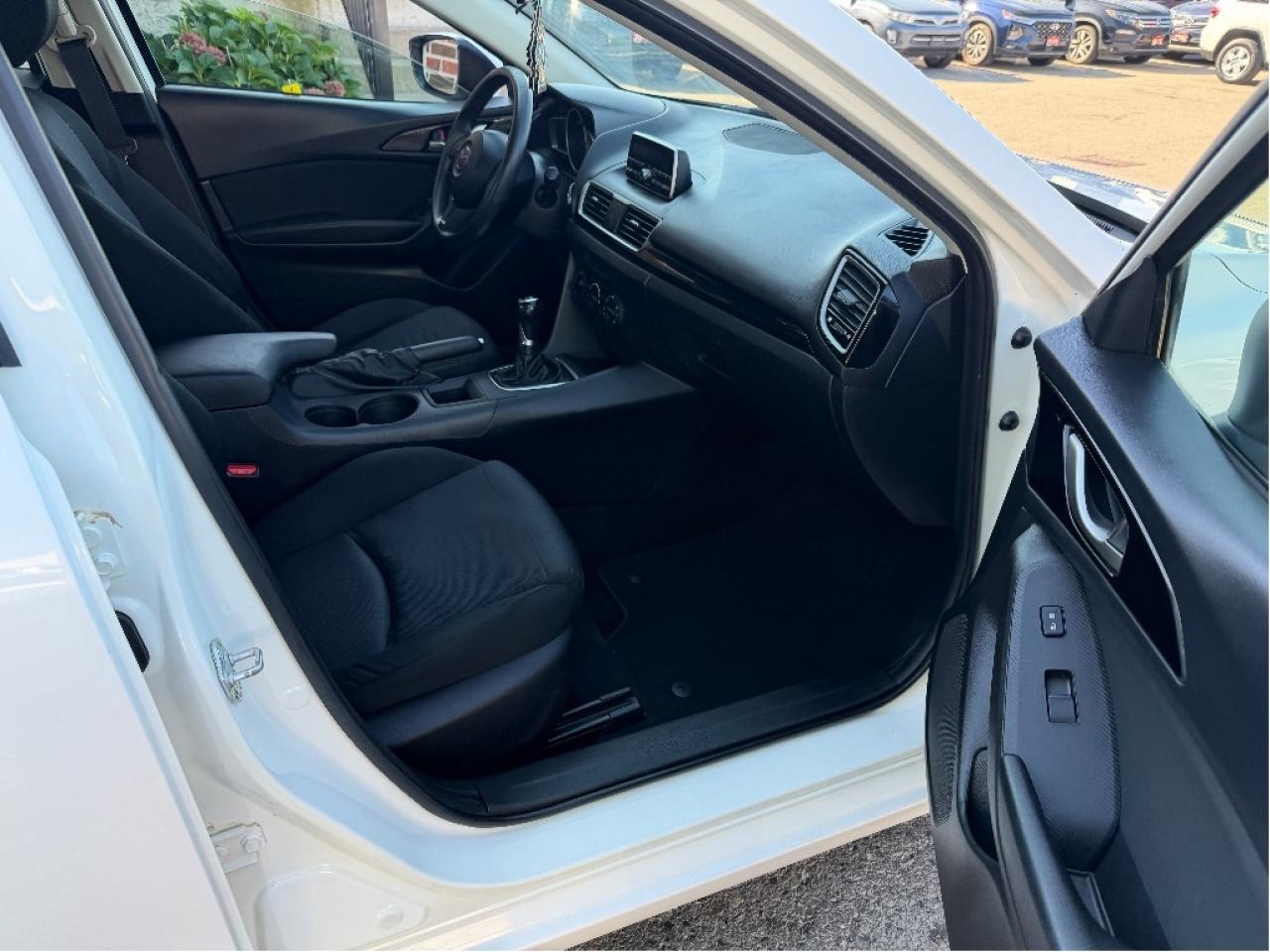 2014 Mazda MAZDA3 GX-SKY Photo