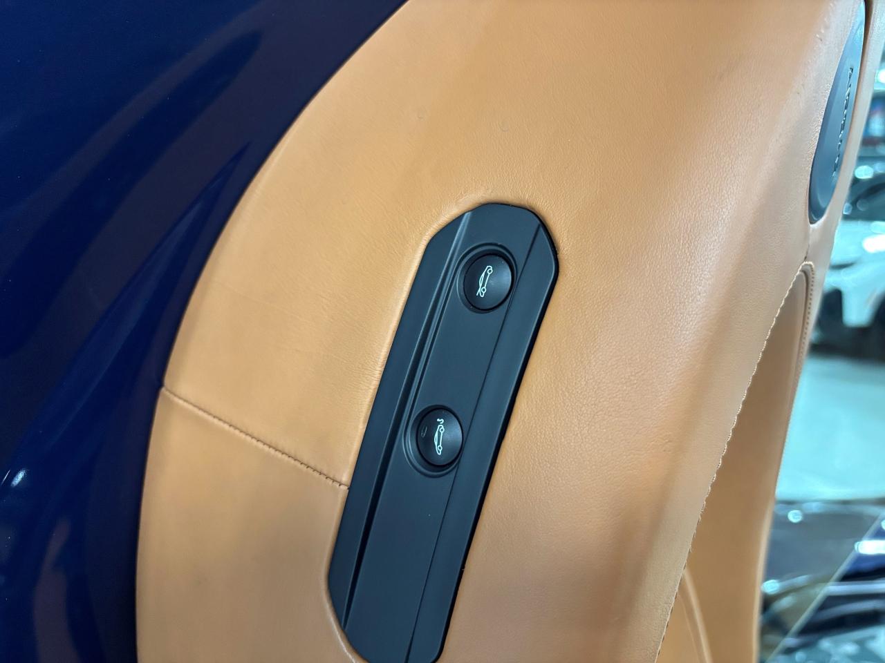 2020 McLaren GT COUPE | RWD | ELECTROCHROMIC ROOF | DIHEDRAL DOORS - Photo #23