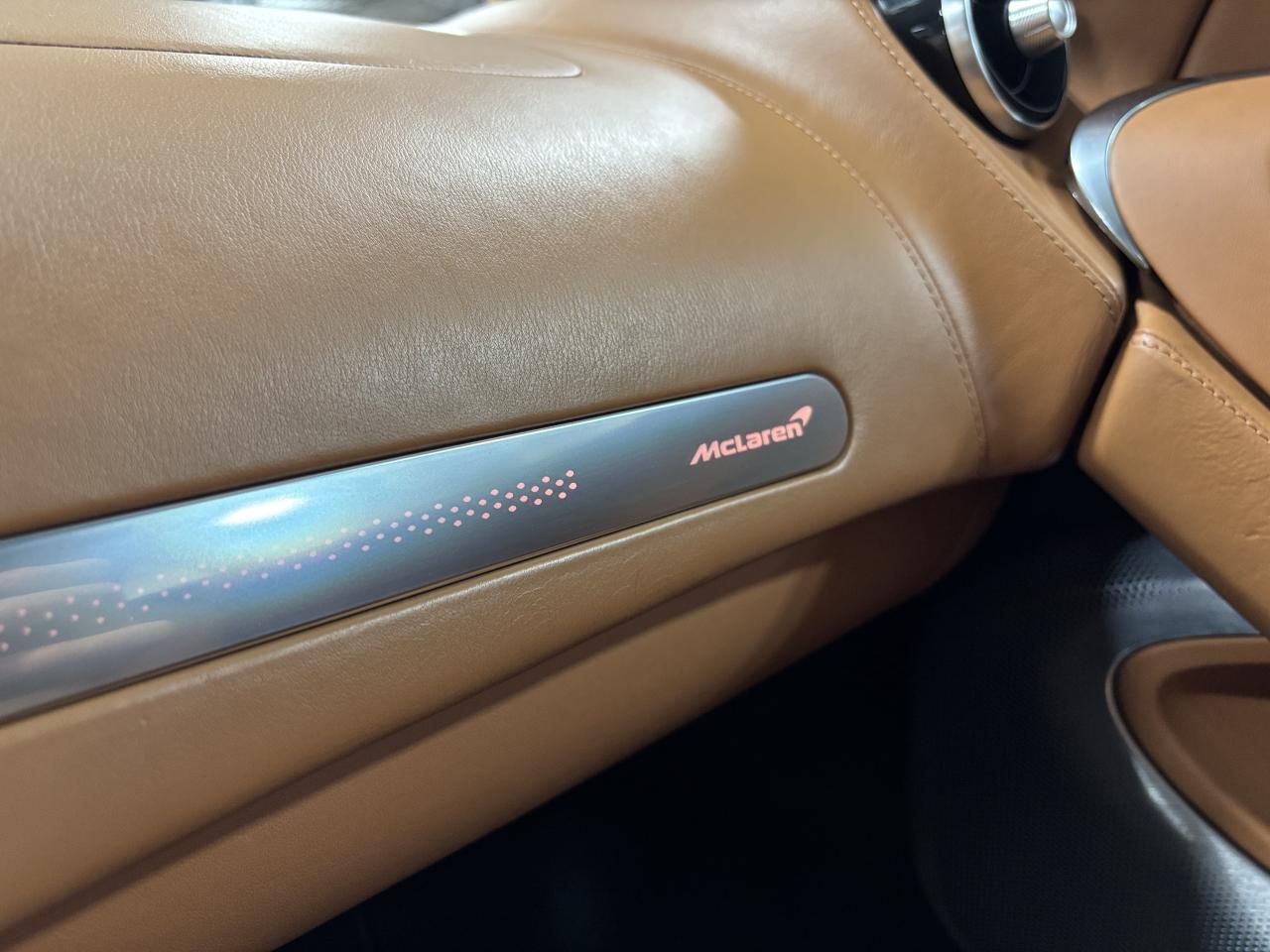 2020 McLaren GT COUPE | RWD | ELECTROCHROMIC ROOF | DIHEDRAL DOORS - Photo #24