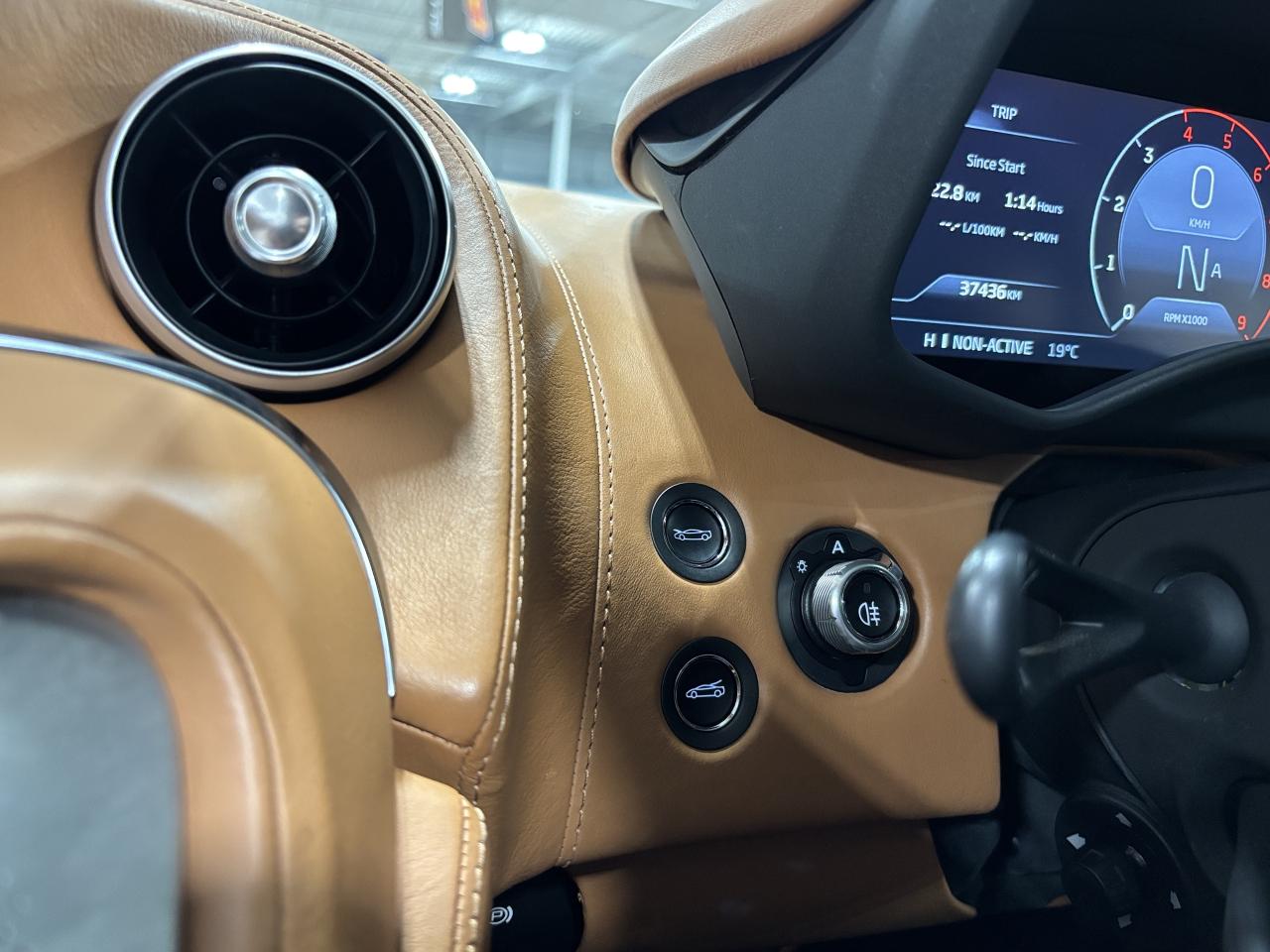 2020 McLaren GT COUPE | RWD | ELECTROCHROMIC ROOF | DIHEDRAL DOORS - Photo #27