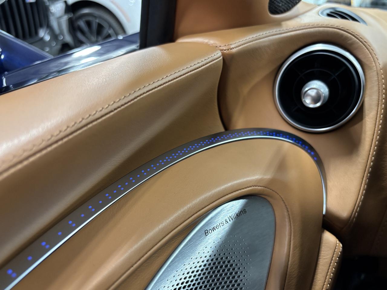 2020 McLaren GT COUPE | RWD | ELECTROCHROMIC ROOF | DIHEDRAL DOORS - Photo #38