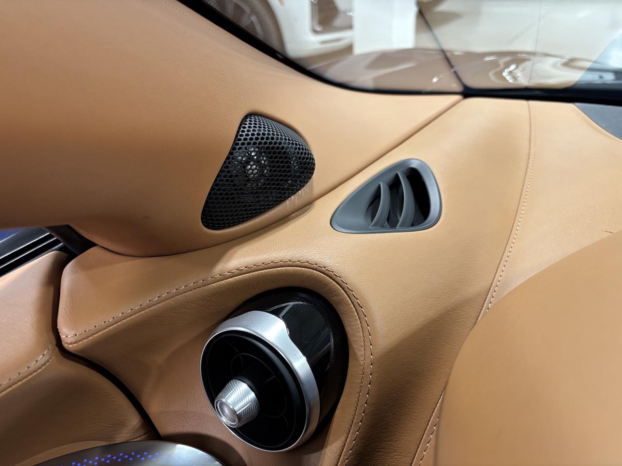 2020 McLaren GT COUPE | RWD | ELECTROCHROMIC ROOF | DIHEDRAL DOORS - Photo #46