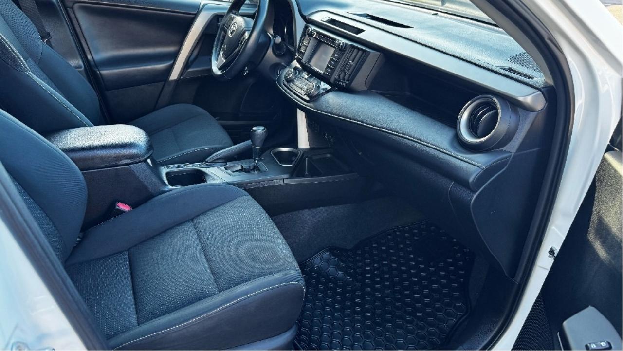 2016 Toyota RAV4 XLE, Mint Condition, Drives Great !! Photo