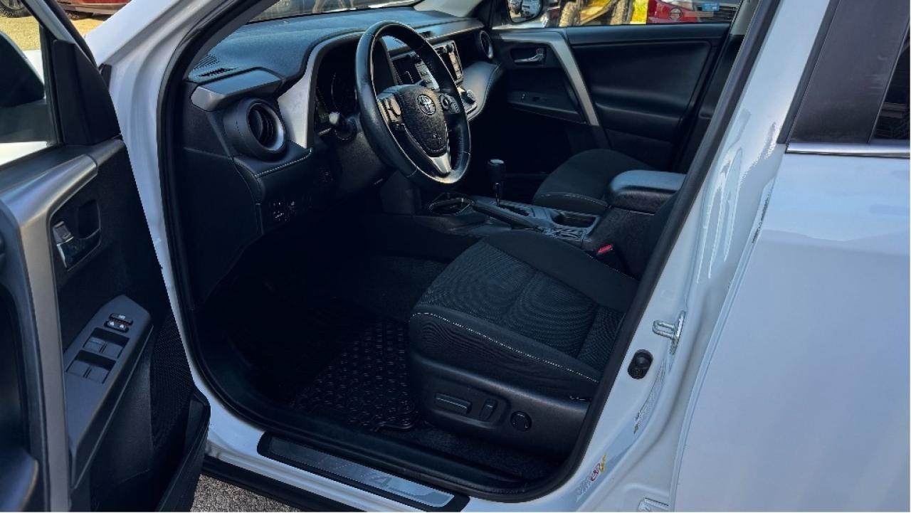 2016 Toyota RAV4 XLE, Mint Condition, Drives Great !! Photo