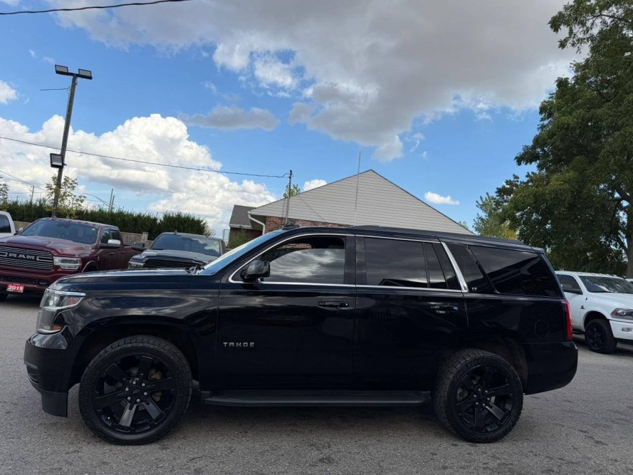 2018 Chevrolet Tahoe LT Photo2