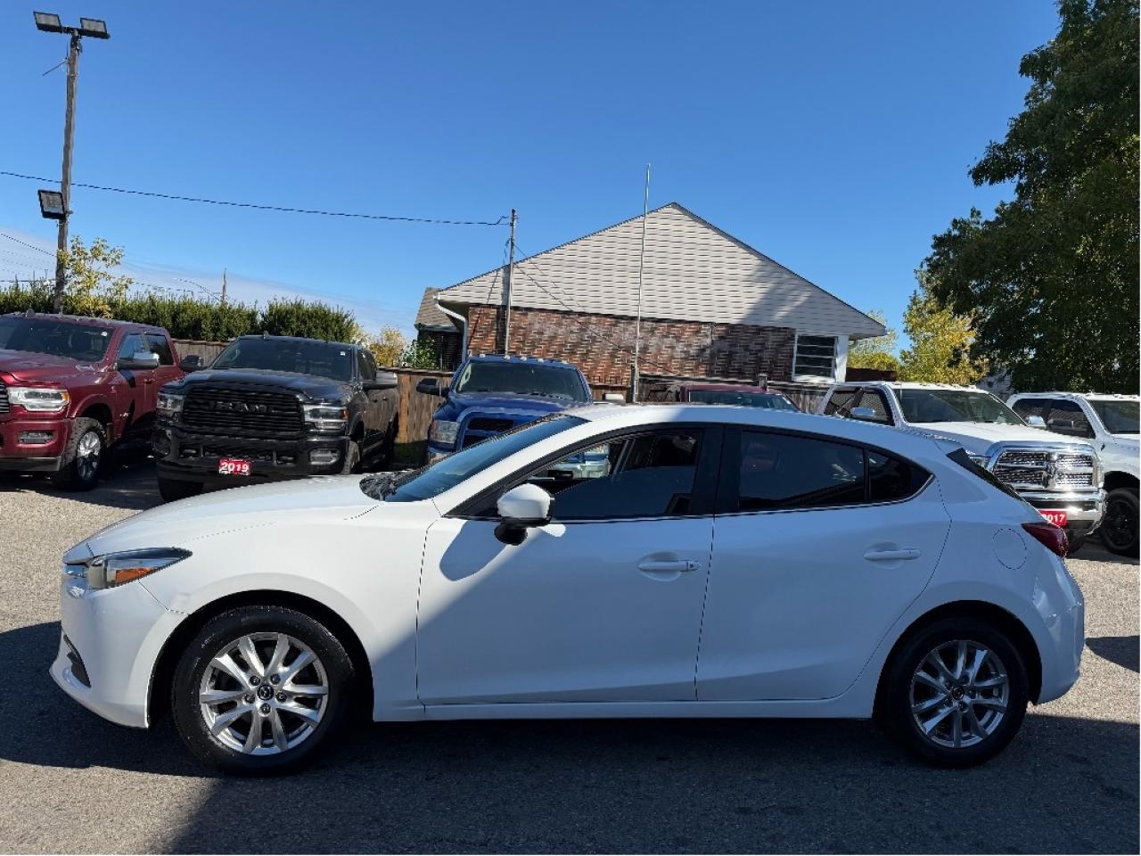 2017 Mazda MAZDA3 GS, Well Maintained, Drives Great !! Photo3