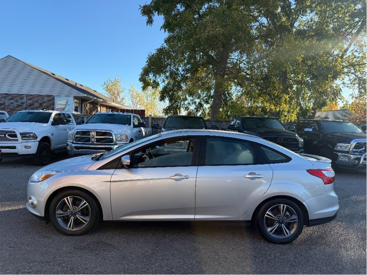 2014 Ford Focus SE, Two Sets of Tires W Rims, Drives Great !! Photo3