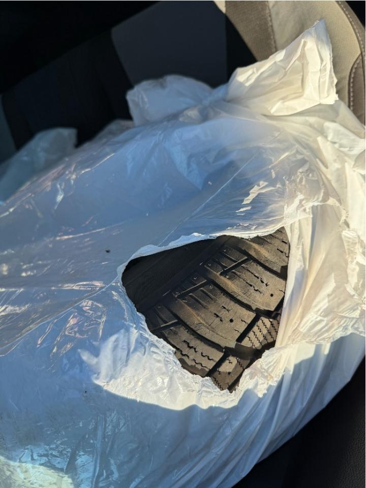 2014 Ford Focus SE, Two Sets of Tires W Rims, Drives Great !! Photo