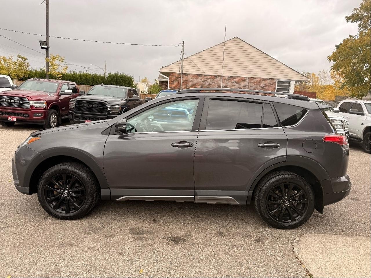 2018 Toyota RAV4 XLE Trail Edition, Very Well Maintained !! Photo3