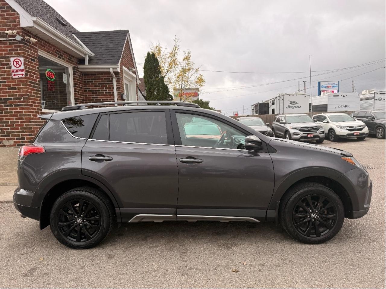 2018 Toyota RAV4 XLE Trail Edition, Very Well Maintained !! Photo
