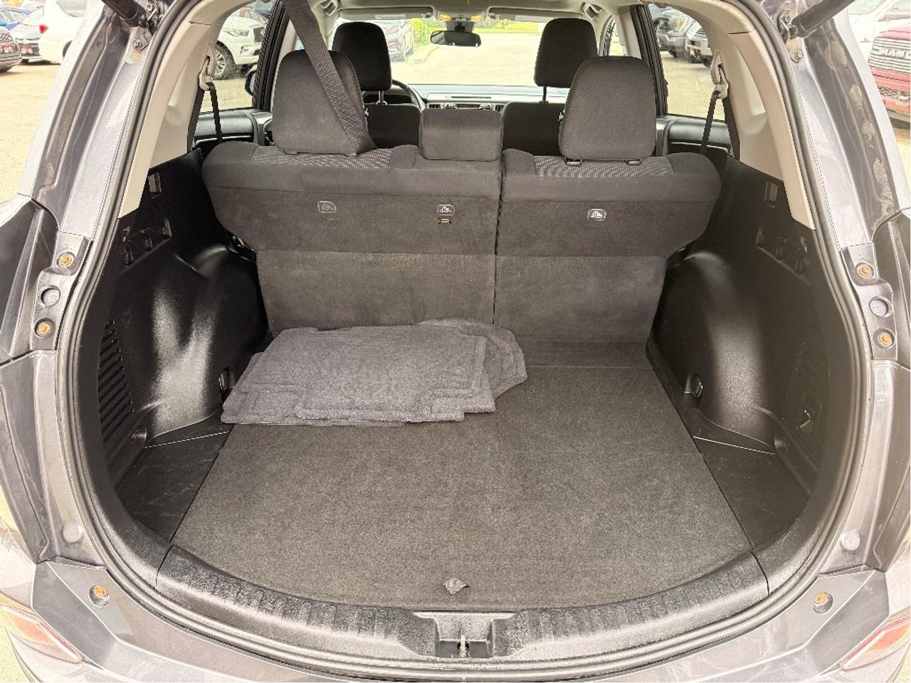 2018 Toyota RAV4 XLE Trail Edition, Very Well Maintained !! Photo