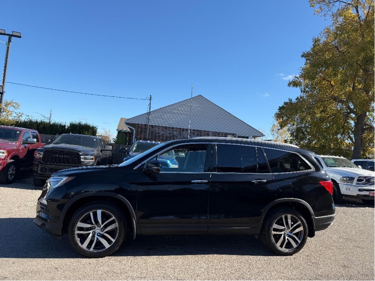 2018 Honda Pilot Touring Photo3
