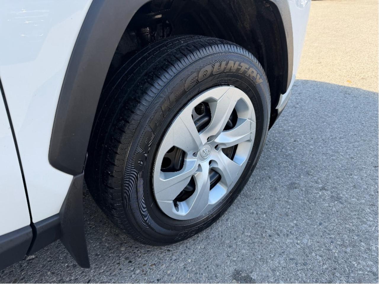 2021 Toyota RAV4 LE, AWD, Mint Condition, Drives Great !! Photo