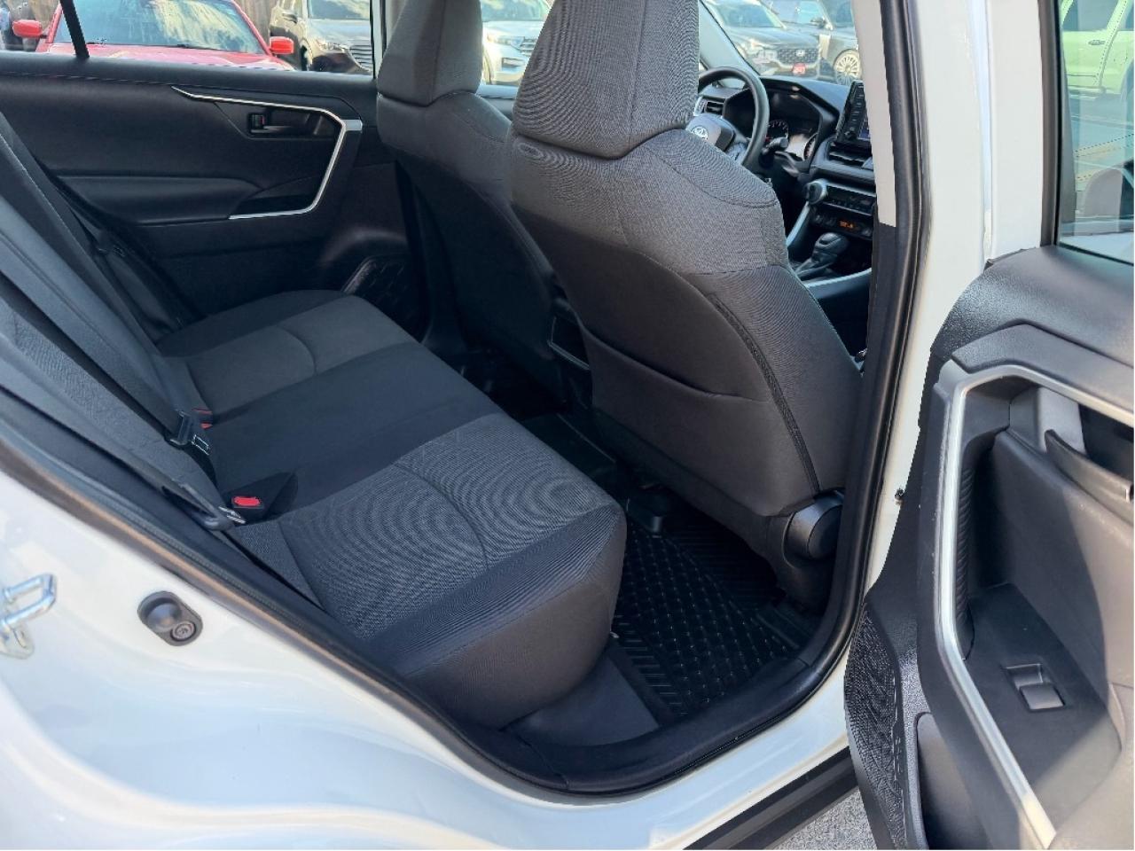 2021 Toyota RAV4 LE, AWD, Mint Condition, Drives Great !! Photo