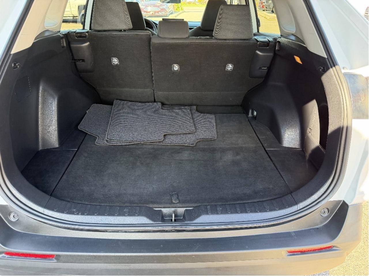 2021 Toyota RAV4 LE, AWD, Mint Condition, Drives Great !! Photo