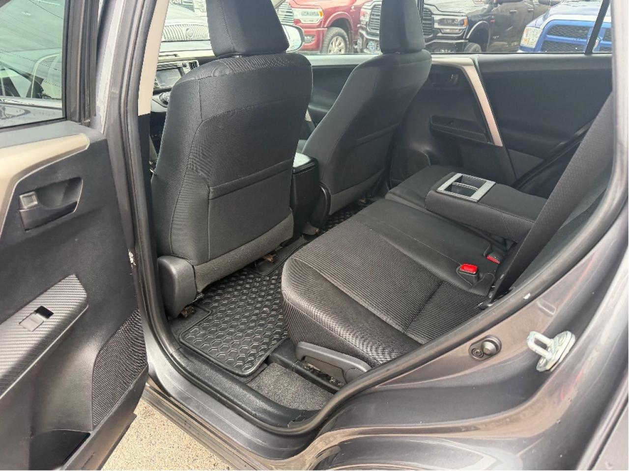 2015 Toyota RAV4 LE Photo